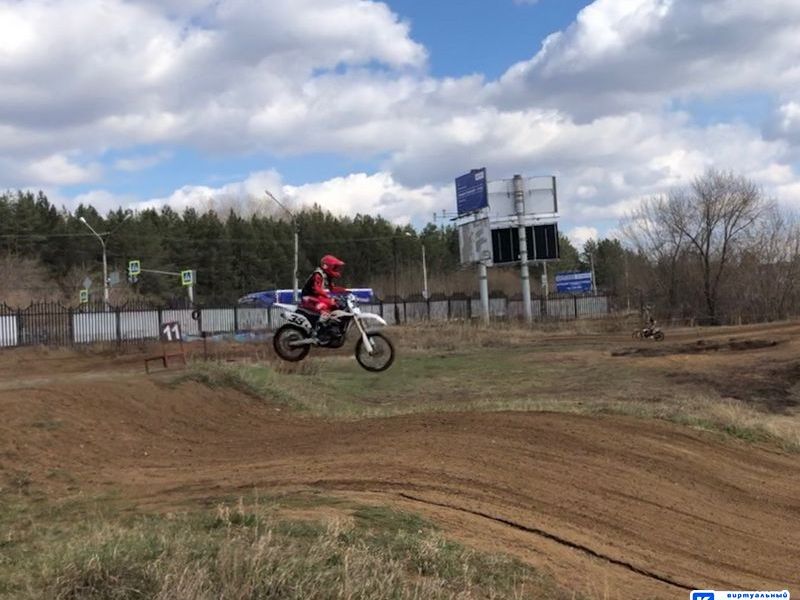 moto300419 1