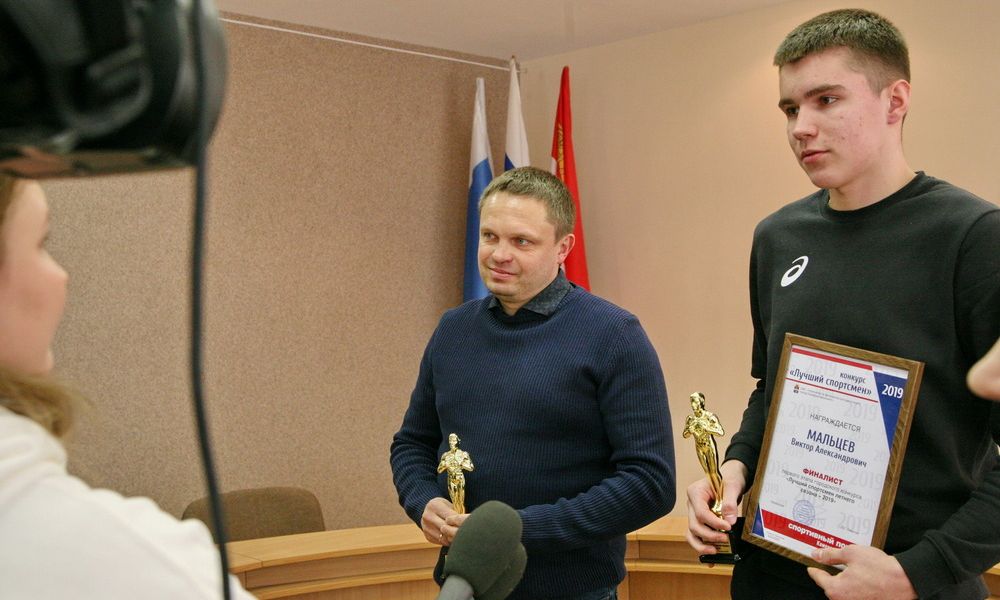 Справа налево: Виктор Мальцев и его тренер Денис Тихонцев