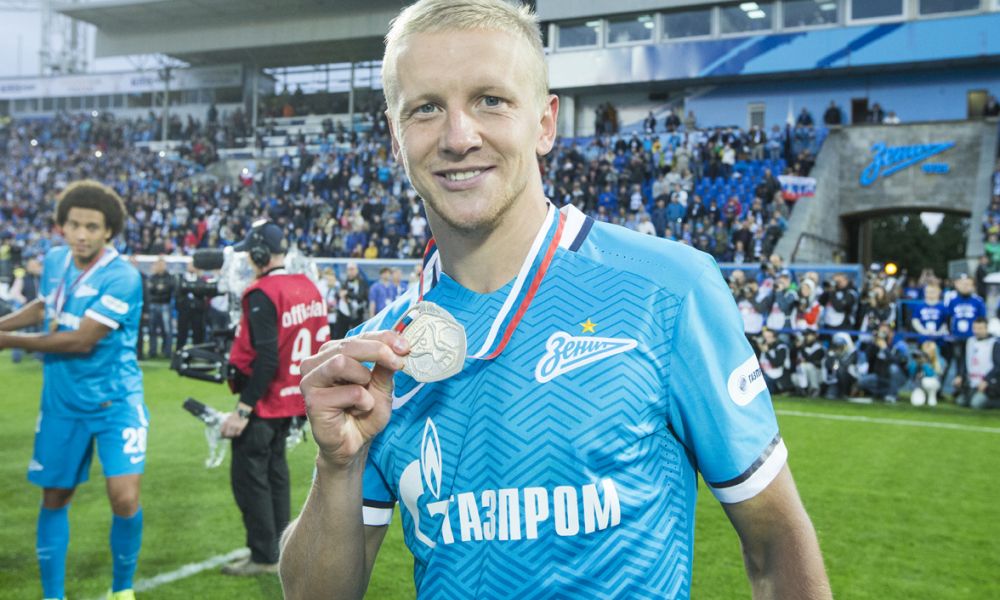 В составе «Зенита» Смольников выиграл три золота чемпионата, два Кубка России и два Суперкубка