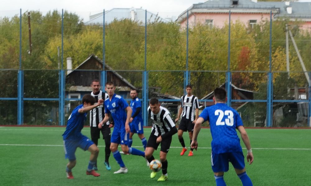 Каменцы дали бой лидеру