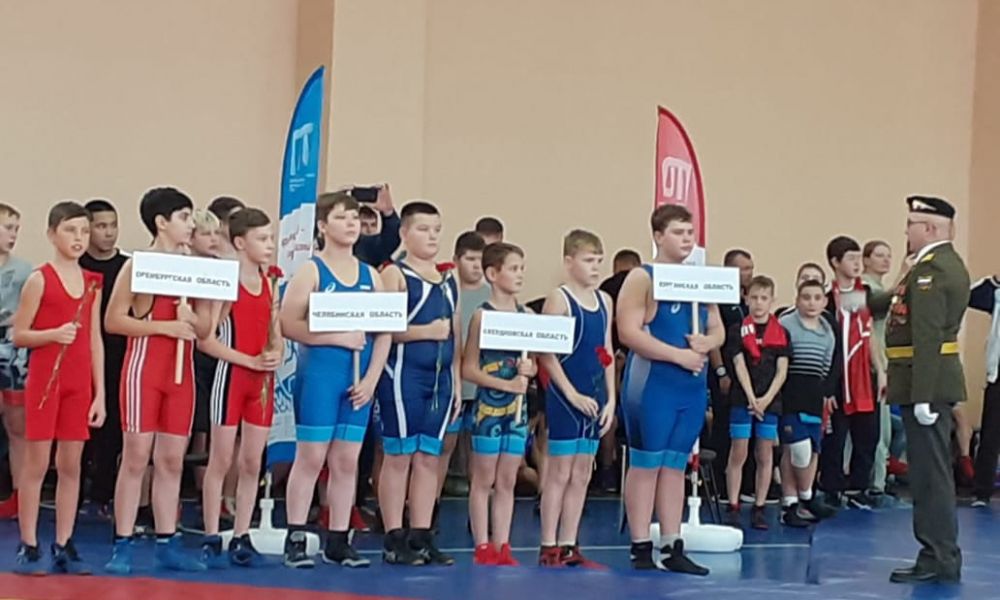 На открытии турнира в Чебаркуле.