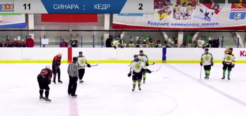 "Синара" эффектно вышла в финал первенства области.