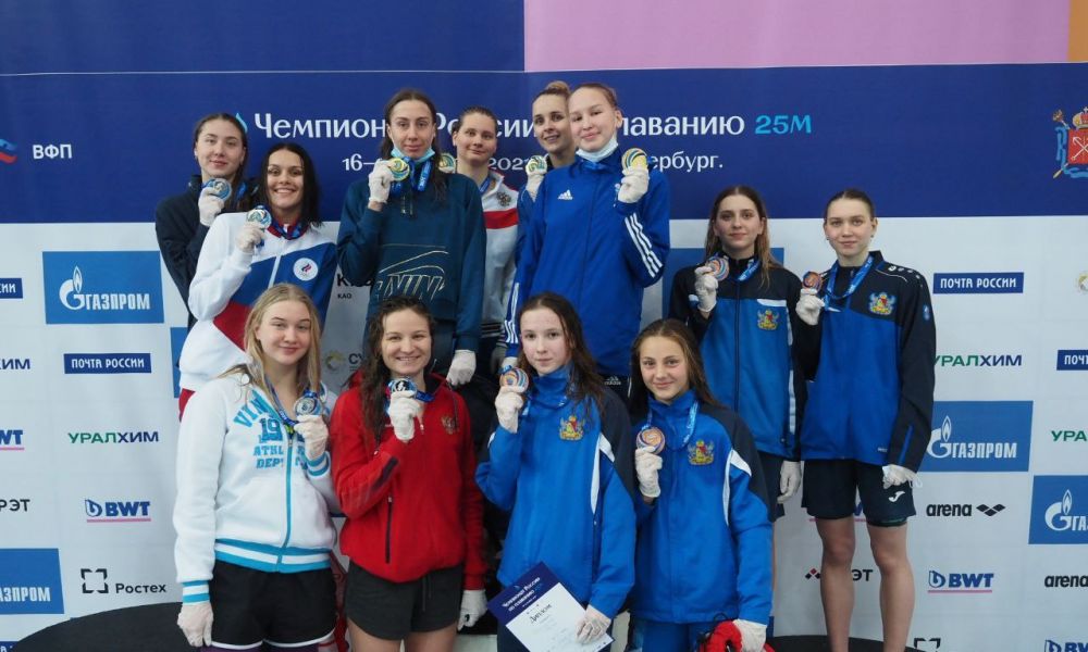 Призеры эстафеты чемпионата России. Дарья Устинова первая слева.