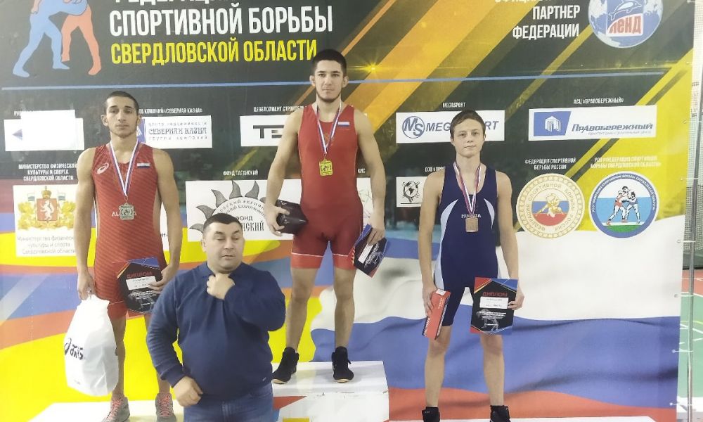 Евгений Рублев на третьей ступени пьедестала почета.