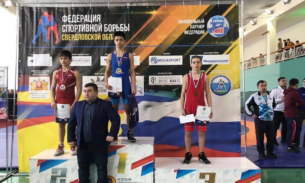 Динар Хузин из Каменска на второй ступени пьедестала почета.