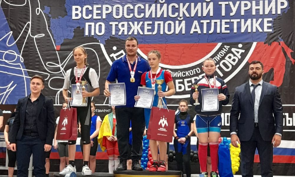 Анна Северухина третьей ступени пьедестала почета.