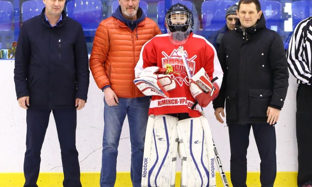 Максим Газизов с призом "Лучший командный игрок турнира".