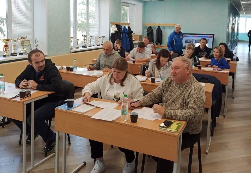 Учится всегда сгодится. На судейском семинаре с коллегами.