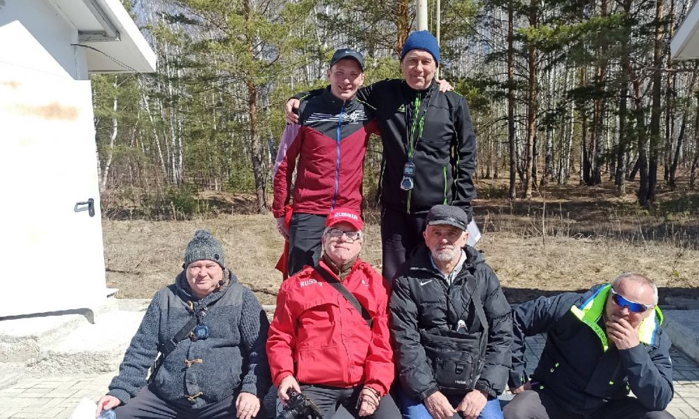 Игорь Александрович со своими коллегами по каменскому тренерскому цеху.