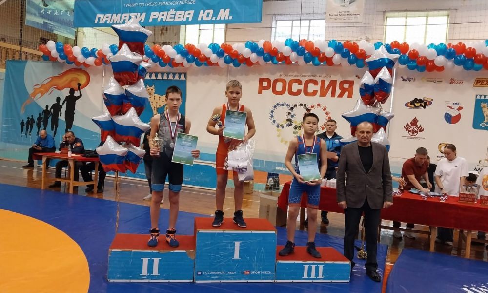 Владислав Субачус на высшей ступени пьедестала почета.