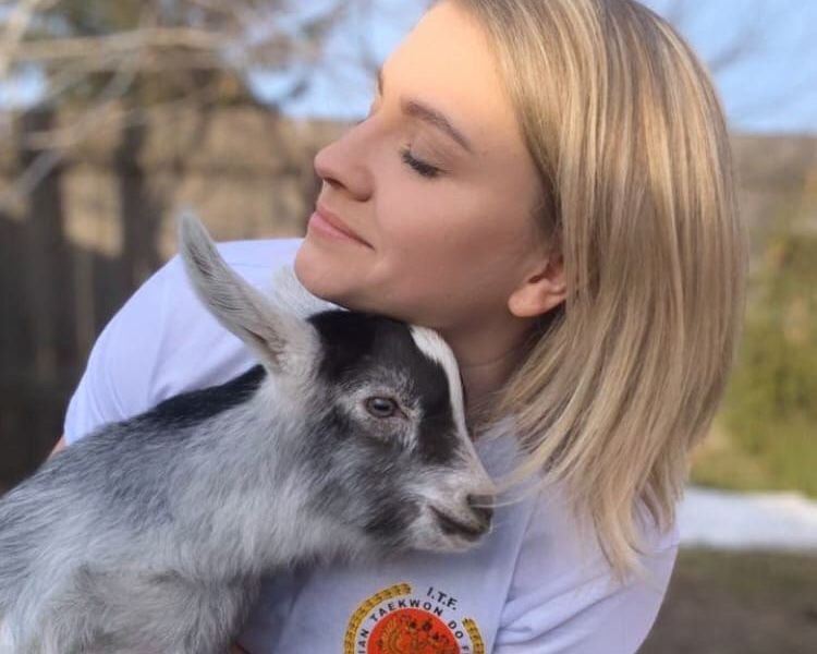 С домашними животными Ольга умеет общаться.