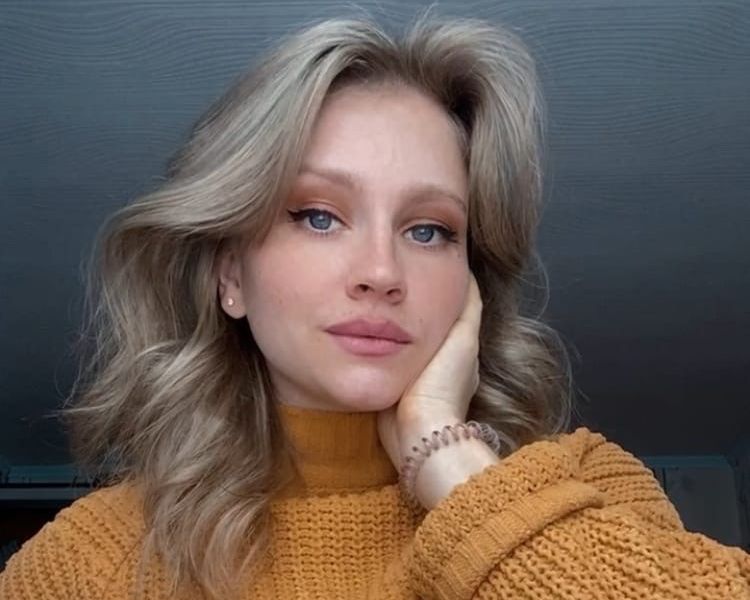Ольга понимает, что она девушка симпатичная.