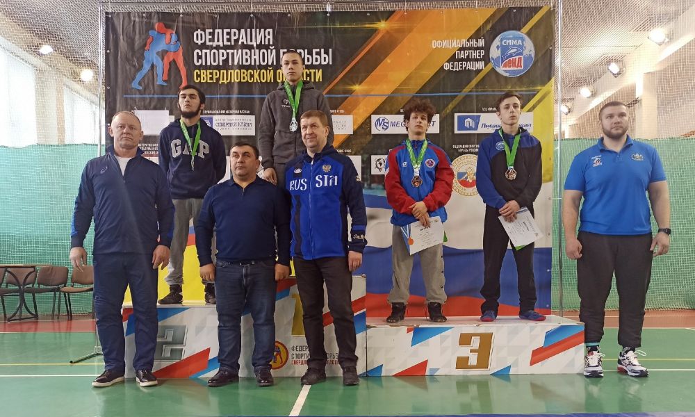 Дмитрий Колокольников (первый справа на пьедестале) с очередной наградой.