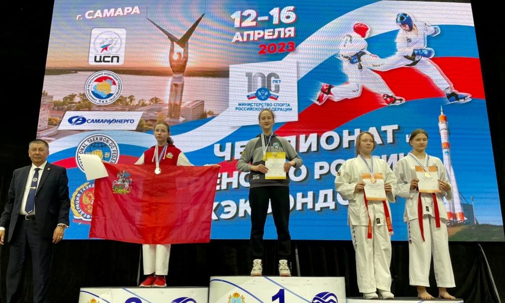 Мирослава Цыкарева на высшей ступени пьедестала почета.