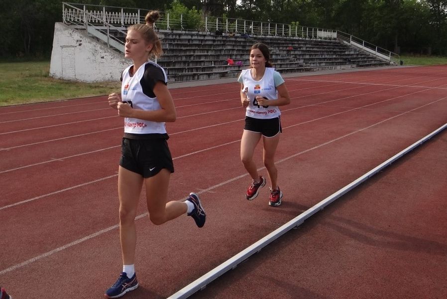 На дистанции шла упорная борьба