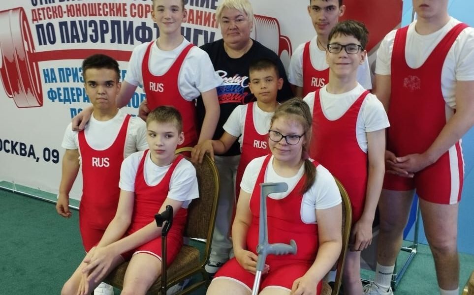 Светлана Пальцева со своими звездными воспитанниками.