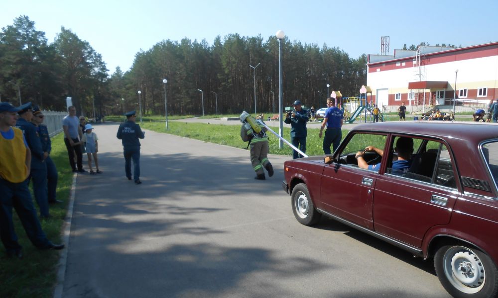 Пришлось и машину буксировать.