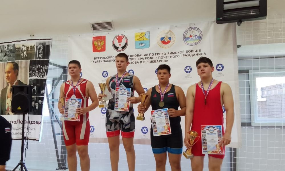 Дмитрий Шевяков на высшей ступени пьедестала почета.