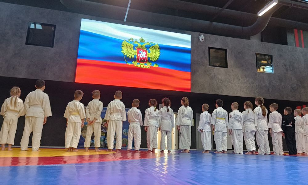 Обязательное исполнение гимна России перед стартом соревнований