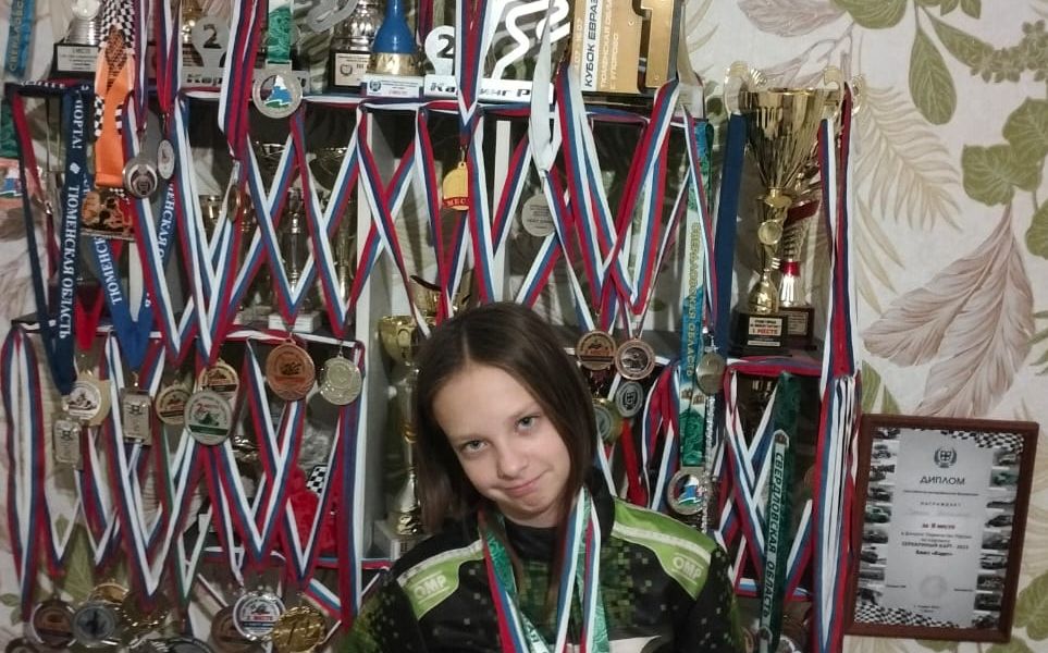 Василиса Сухих со своими многочисленными наградами