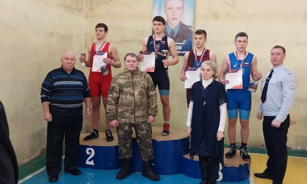 Арсений Вараксин на высшей ступени пьедестала почета.