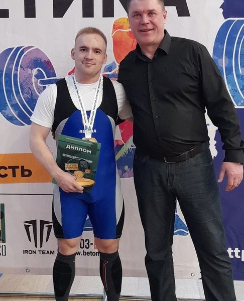 Аркадий Луппов стал мастером спорта 3 апреля в юбилей (55 лет) своего тренера Александра Иглина. Шикарный подарок!