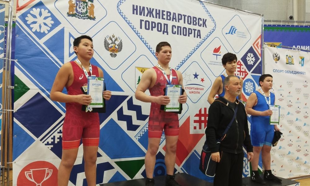 Александр Довгановский на высшей ступени пьедестала почета