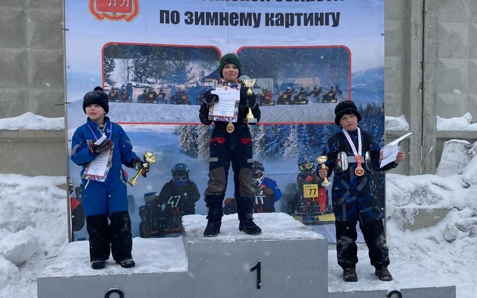 Федор Волосников на второй ступени пьеддестала почета
