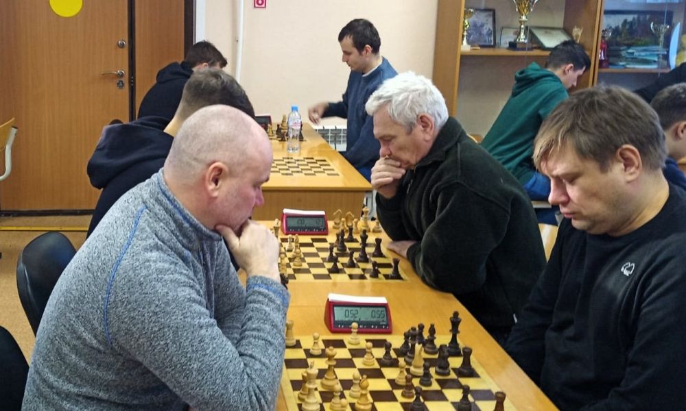 Борьба в чемпионате города продолжается