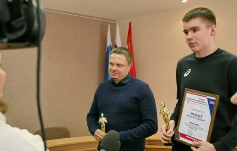 Одни из каменских губернаторских стипендатов — Денис Тихонцев и Виктор Мальцев