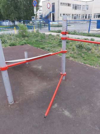 Следы визита вандалов на Шесткова