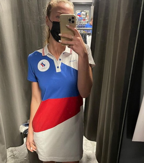 Отметила только платье
