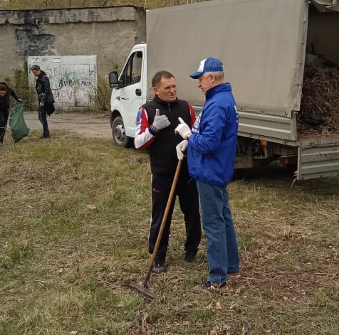 Павел Гиматов и Валерий Пермяков обсуждают спортивные перспективы двора