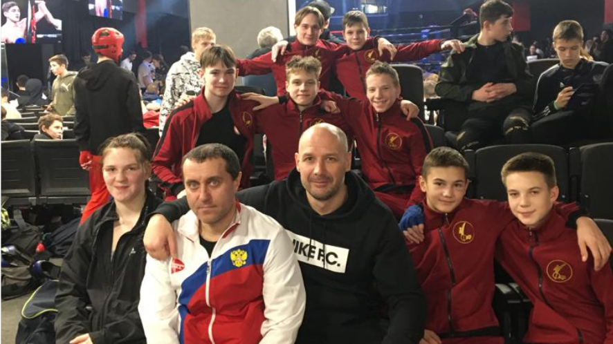 Евгений Гайдуков и Андрей Солтан со своими воспитанниками.