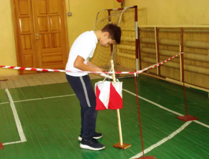 Спортивное ориентирование в закрытых помещениях - это серьезное испытание.