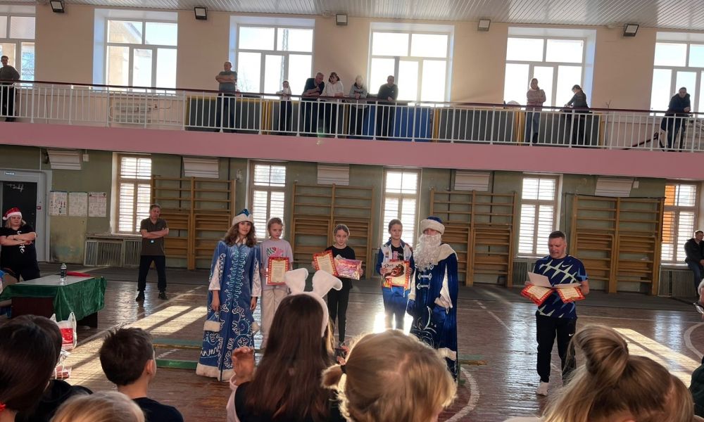 В прошлом году соревнования на призы Деда Мороза проводили в доме спорта "Металлист". Сейчас такой возможности нет