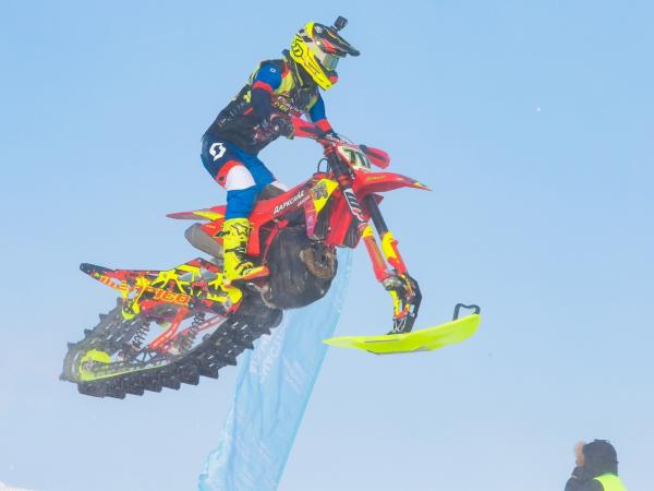 Тимур Муратов вновь лидирует в сноубайках!