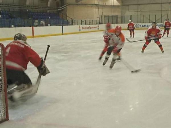 В борьбу за награды вступили ветераны хоккея