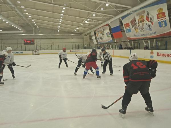 «Спарта» выигрывает первенство города