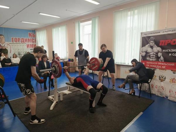 Сильны не только гирями